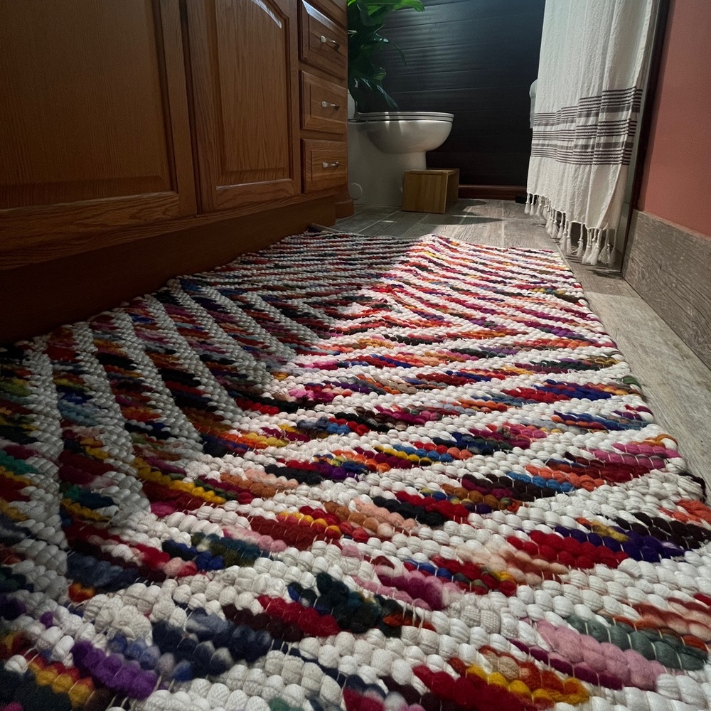Sold 🛑 NEW Rug 30” x 46”